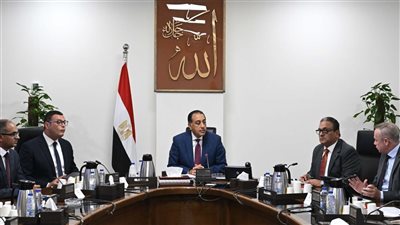 رئيس الوزراء يتابع إجراءات تنفيذ الخطة الاستراتيجية لتحلية مياه البحر