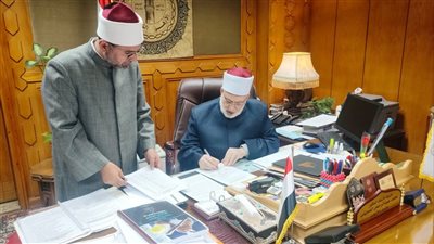 وكيل الأزهر يعتمد نتيجة اختبارات رواق الخط العربي والزخرفة بالمحافظات 
