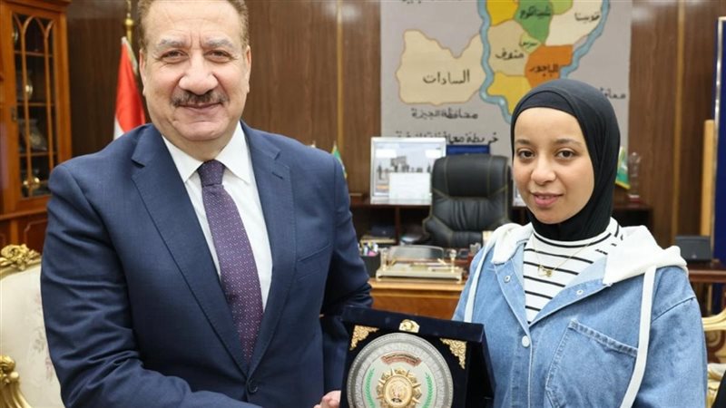 محافظ المنوفية يهدى