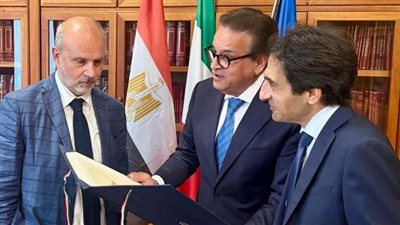 بسام راضي يستعرض أوجه التعاون المصري الإيطالي في المجال الصحي والطبي 