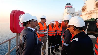 وزير البترول يتفقد ميناءي سوميد وسونكر لمتابعة تدفيع الغاز من وحدات التغييز والإسالة 