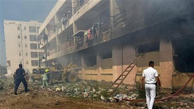 ضابط بنجدة جمصة ينقذ 3 أطفال من حريق هائل بمعرض موبيليا 