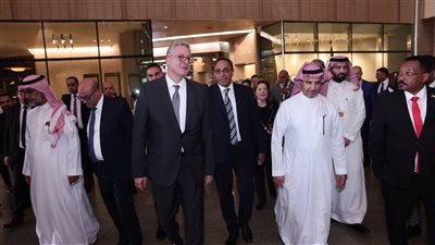 وزير البترول يقود جولة لكبار ضيوف منتدى مصر للتعدين في المتحف الكبير