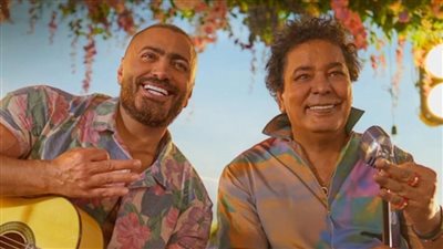 تامر حسني يحتفل مع الكينج وابنتي محمد رحيم بنجاح 