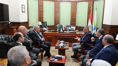 محافظ جنوب سيناء يزور الشركة القابضة لمياه الشرب والصرف الصحي