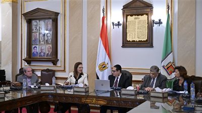 رئيس جامعة القاهرة يستعرض ترتيبات المؤتمر الدولي الأول للذكاء الاصطناعي