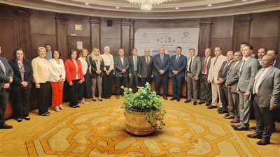 محافظ الوادي الجديد يوقع اتفاقية مشروع 