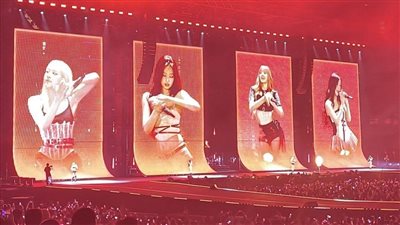 بعد الجدل حول جرأة عروضها، بلاك بينك تتألق في لوس أنجلوس