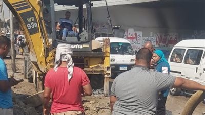 انقطاع المياه عن الكيلو 21 بالعجمي بسبب كسر ماسورة رئيسية (صور)