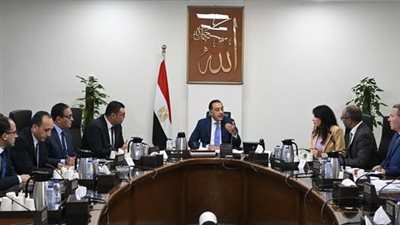 رئيس الوزراء يُتابع الخطة التنفيذية لمحطات تحلية مياه الساحل الشمالي الغربي