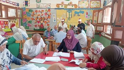 رئيس منطقة القليوبية الأزهرية يتفقد مراكز تصحيح أوراق إجابة طلاب الشهادة الثانوية 