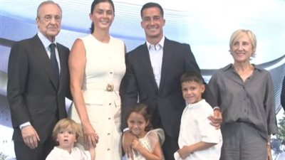 بالدموع، فاسكيز يودع ريال مدريد في حضور عائلته ومبابي (فيديو)