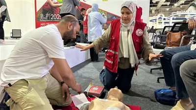 الهلال الأحمر يقدم دورات إسعافات أولية لـ 150 فردا بالشباب والرياضة