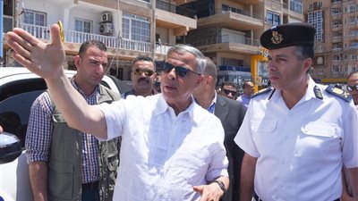 بلاغ للنجدة ومشادة وانهيار، كواليس مثيرة في أول يوم لرئيس حي العامرية ثان بالإسكندرية