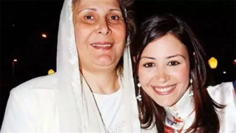 منة شلبي ووالدتها،