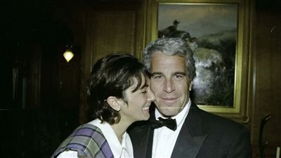 مضمون إباحي وامرأة عارية، ترامب يقاضي 