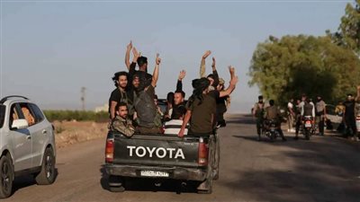 السماء تشتعل لهبا، معارك طاحنة بين العشائر والدروز في محيط السويداء (فيديو)