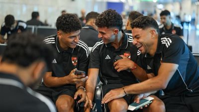 توافد بعثة الأهلي على مطار القاهرة استعدادا لرحلة تونس (صور) 