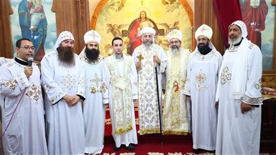 الأنبا إنيانوس يرسم شمامسة جدد للخدمة في إيبارشية بني مزار