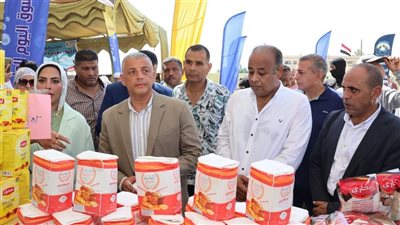 محافظ الإسماعيلية: ننفذ حلولا اقتصادية ناجزة للمواطن من خلال أسواق اليوم الواحد (صور) 