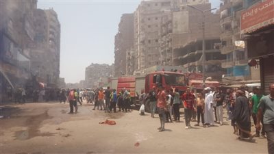 الدفع بـ5 سيارات إطفاء لإخماد حريق هائل في مطعم بالخصوص (فيديو وصور)