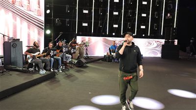 حسام حبيب يستعد لحفله الأول في السعودية بالبروفات (صور)