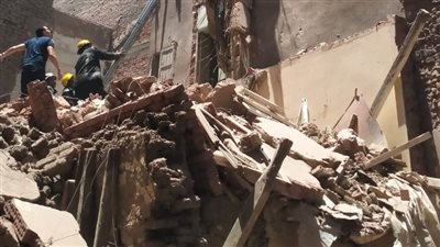 تشكيل لجنة هندسية لمعاينة المنازل المجاورة لعقار الساحل المنهار (صور) 