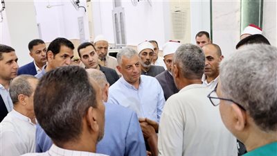 محافظ الإسماعيلية يلتقى عددا من مواطني حي ثالث ويوجه برفع الإشغالات (صور) 