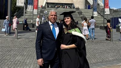 وائل جمعة يحتفل بتخرج ابنته في جامعة ليفربول (صور)