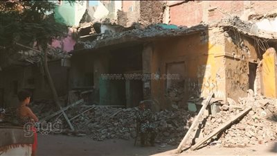 شاهد عيان يكشف تفاصيل جديدة حول ملابسات انهيار عقار مصر القديمة (فيديو)