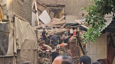 النيابة تأمر باستدعاء مسئولي الحي لسماع أقوالهم في انهيار عقار شبرا (صور)