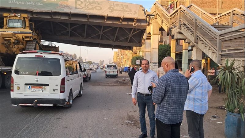 سقوط كوبري مشاة على
