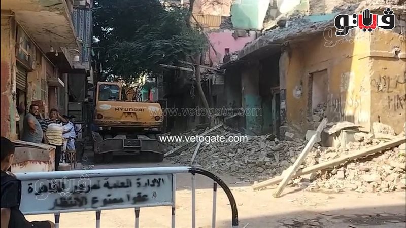 رفع أنقاض عقار مصر