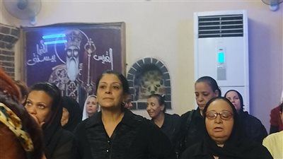 أهالي نقادة يحتفلون بالعيد الثالث للأنبا بسنتاؤس بدير حاجر صوص (فيديو)