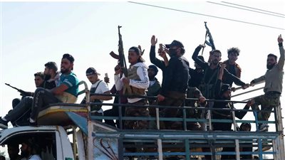 الجيش السوري يمهل مقاتلي العشائر لمغادرة السويداء وتسليم السلاح حتى فجر اليوم