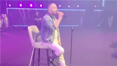 من المستشفى إلى المسرح، حسام حبيب يتحدى الإصابة ويغني بالعكاز في موسم جدة 2025 (فيديو)
