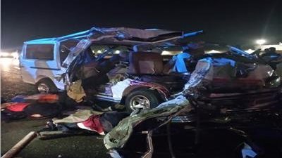 سائق ميكروباص يفقد توازنه ويدهس المارة ويصطدم بعمود إنارة بالإسكندرية