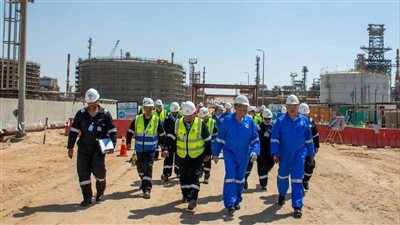 رئيس هيئة البترول يتفقد منطقة أسيوط لمتابعة جاهزية المشروعات 