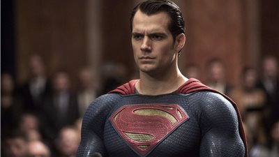 جيمس جان يكشف وعدت هنري كافيل بالظهور في عالم DC بعد طرده من دور SUPERMAN