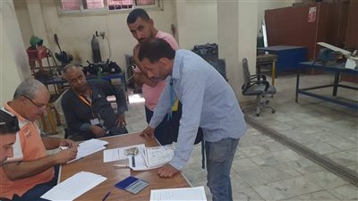 وزير العمل: بدء اختبارات المرشحين للعمل بالإمارات في السباكة والنجارة