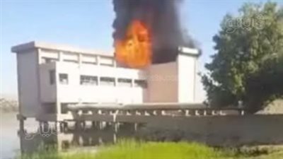 إخماد حريق بمحطة ري سلوا بحري في أسوان (صور)