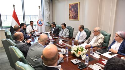 وزير الصحة: فريق عمل لمتابعة خطط تطوير وتحسين بيئة العمل بمستشفى 