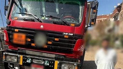 الداخلية تكشف ملابسات اصطدام سيارة نقل بأخرى في الشرقية وهروب سائقها 