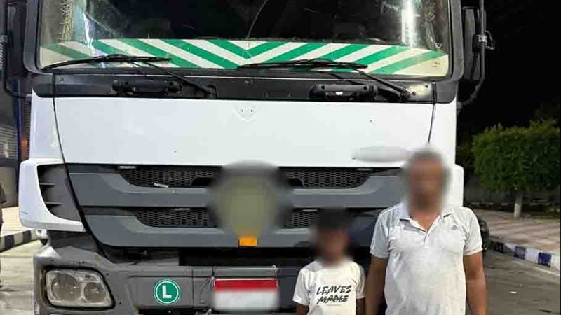 القبض طفل فيديو قيادة