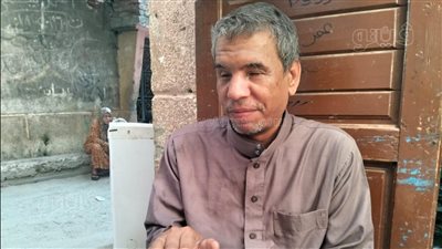 ببصيرته تفوق على ذوي الأبصار، كفيف يبدع في إصلاح الأجهزة الكهربائية بالإسماعيلية (فيديو وصور) 