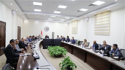 وزير التعليم العالي يعقد اجتماعًا مع ممثلي مؤسسة كلاريفيت لتعزيز التعاون المشترك