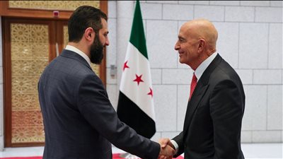 توم باراك يبحث مع القائد العام لقوات سوريا الديمقراطية خطوات عاجلة لاستعادة الاستقرار