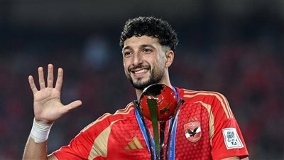 نجوم ترحل عن الأهلي رغم استمرار عقودها (تقرير) 