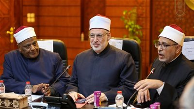 وكيل الأزهر يعقد اجتماعا موسعا لبحث تحسين جودة التعليم وتطوير الرواق الأزهري