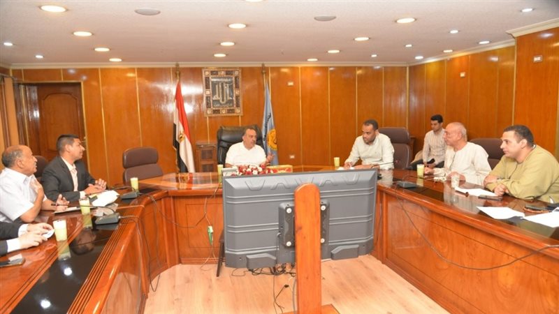 لقاء محافظ أسيوط